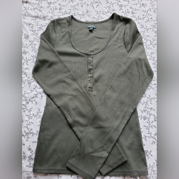 Top - Picture 2 of 5